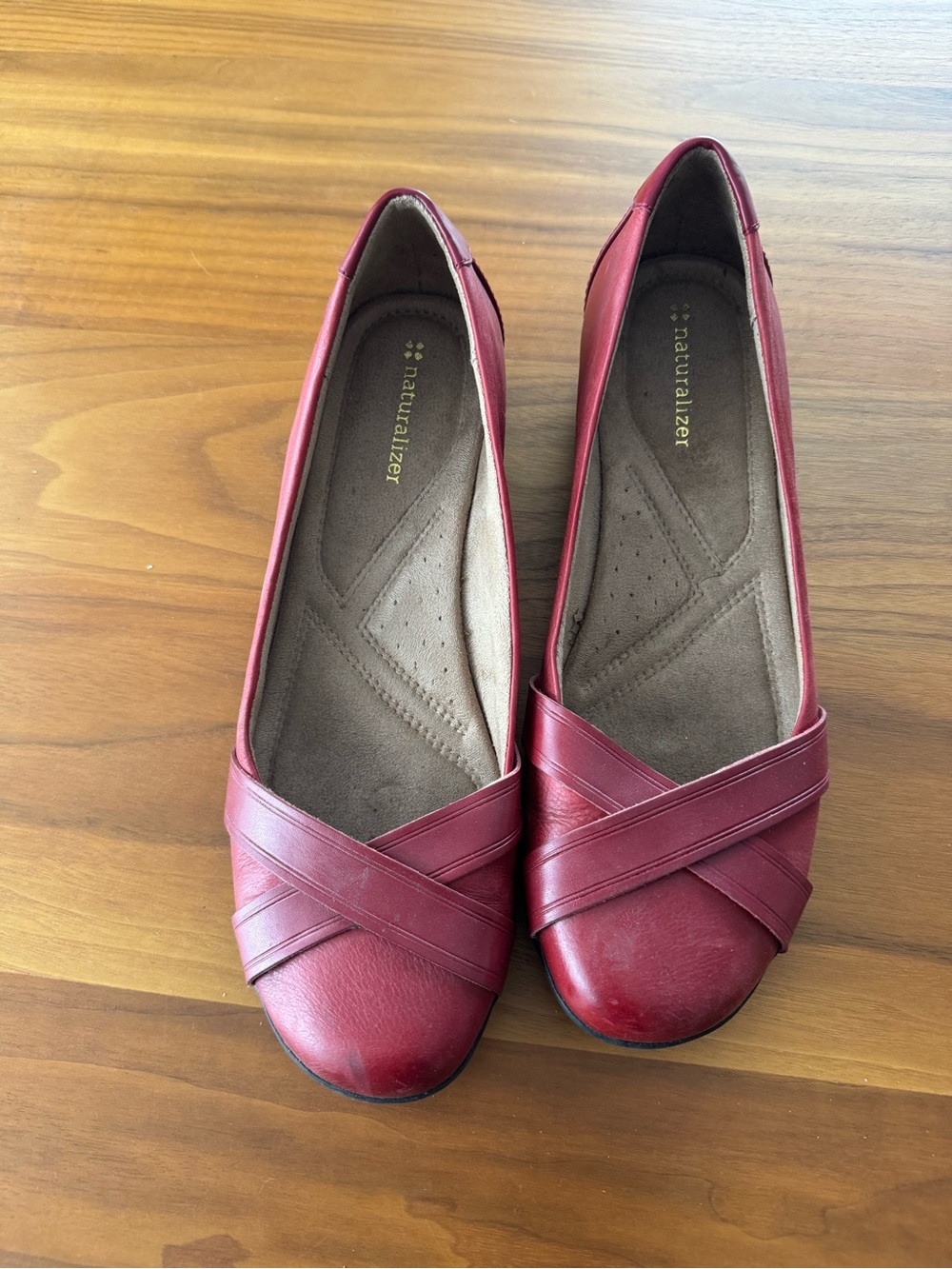 Naturalizer Women's Burgundy Leather Crisscross Flats